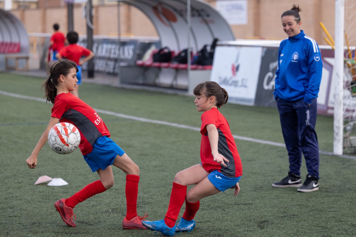 la_frontal's tweet photo. 🙄 Et vas perdre el programa dedicat a l'@AgramuntCf Escola Gerard Gatell? 

💯 Arriben al centenari en un moment molt dolç 🍫

✅ Recupera'l a l'https://t.co/dhOEejyT5E

#FCFTV #futbolcat #futbolformatiu #futfem https://t.co/ItK7OlX2uM