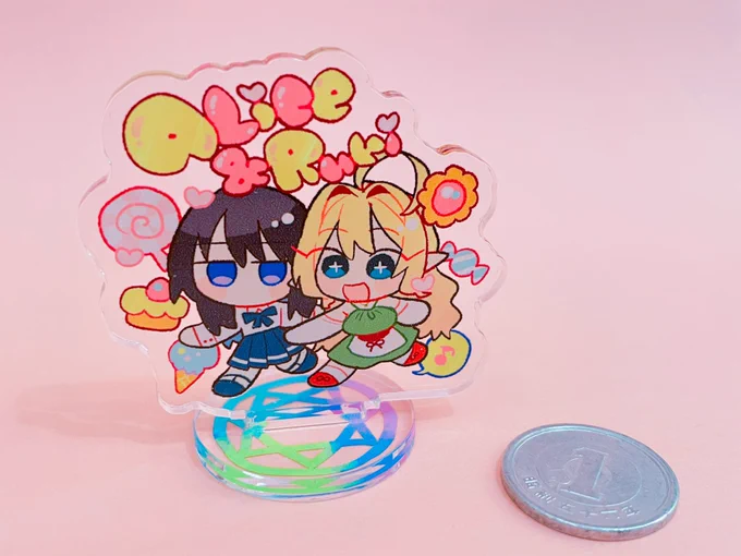 試しに作ってみたちっちゃいアクスタが超かわいいので見てほしい……非売品ですがこれもコミティア会場に飾っておきます