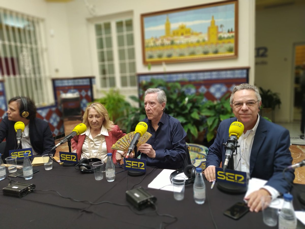 En el #HomenajeMariaEsperanza Iñaki Gabilondo
'Se me agolpan los recuerdos porque estoy unido a ella de manera fraternal' #HoyporHoySevilla 
cadenaser.com/radio-sevilla/…