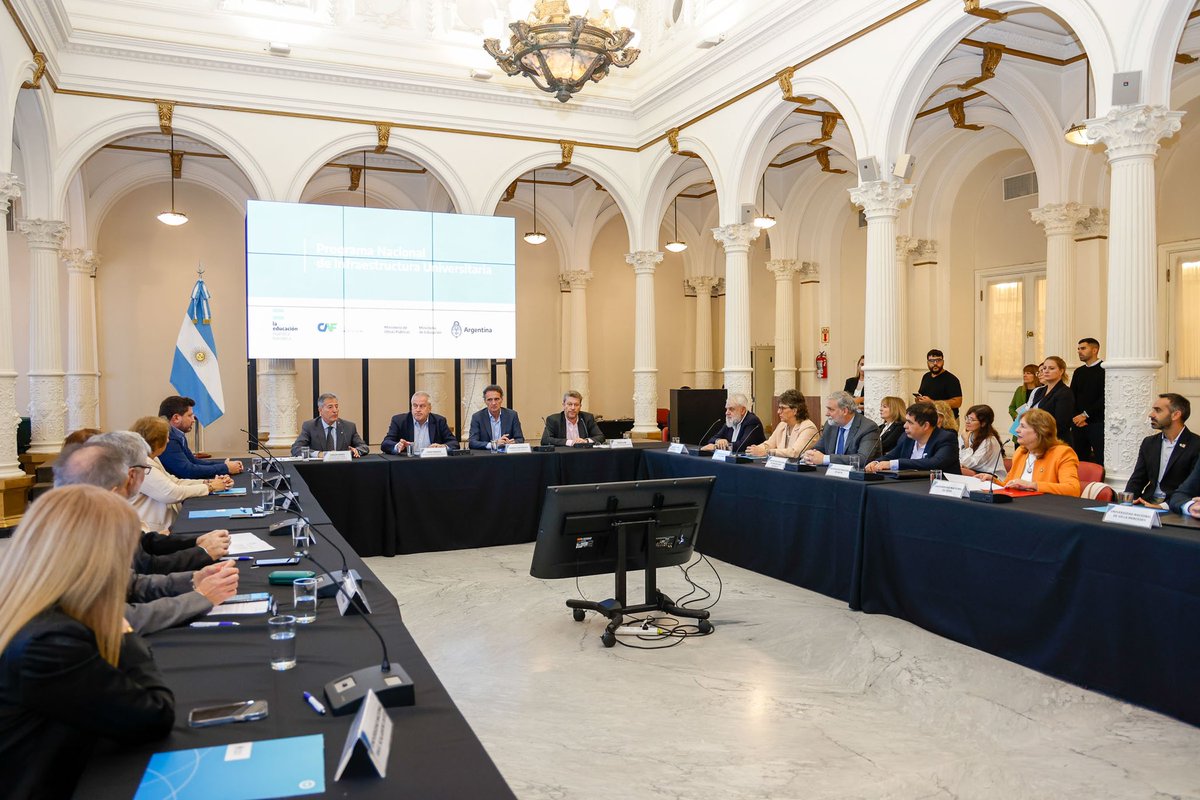 universihoy's tweet photo. 🔸#Perczyk y #Katopodis firmaron convenios para obras en más de diez universidades nacionales
 
📌Será para la construcción de aulas, laboratorios y bibliotecas, en el marco de la 2da etapa del Programa Nacional de Infraestructura Universitaria.

🔗+Info: https://t.co/Wa9KNpeRd2 https://t.co/wMZDulNn9t