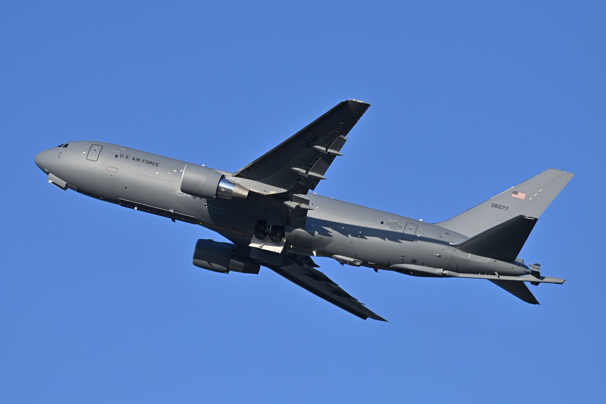 modelight329's tweet image. 2023/05/02
P-8A背中に月が出ております😀
KC-46Aはイイ角度で飛んでいきました😳
仕事が早く終わると日が十分に高く、夕方でも撮影を楽しめる季節になりましたね☺️
#RJTY #横田基地