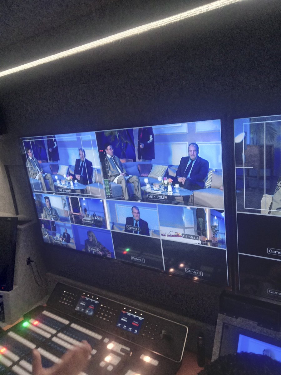 انتهينا من تصوير سلسلة سهرات حوارية منوعه  بعنوان ( سحور ) لقناة ليبيا الوطنيه بعدد 10 ساعات وبعدد 25 ضيفا بين اديب وفنان وباحث وشاعر واعلامي .. التقديم كان للاذاعية - سعدة الهمالي -