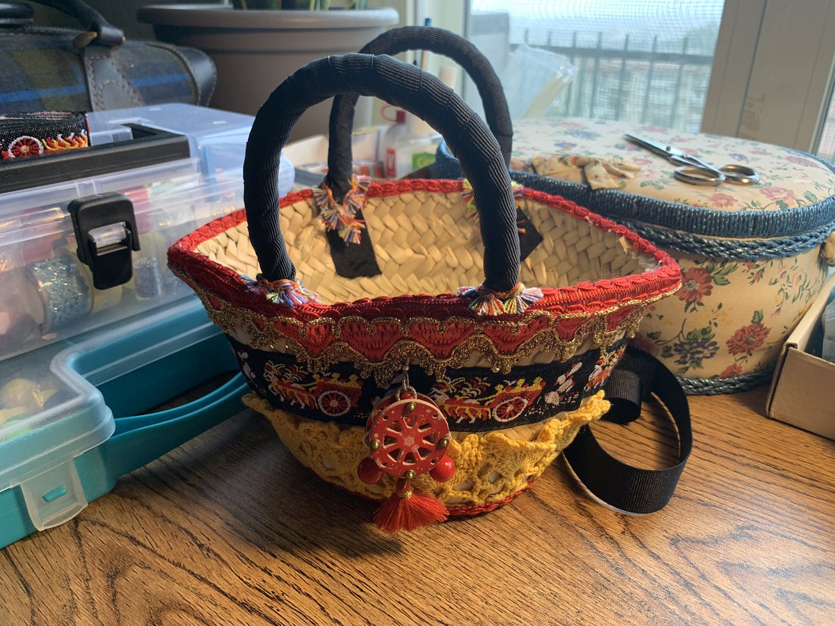 MCreattiva's tweet photo. 🚧Working in progress 🪡🧵to another “coffa” ❤️ sicilian bag! #coffa #coffasiciliana #coffabag #coffasicilianafattaamano #handmade #artigianato #artigianatocreativo #artigianatosiciliano #sicilianart #creattivastyle https://t.co/iMAG61mzhD