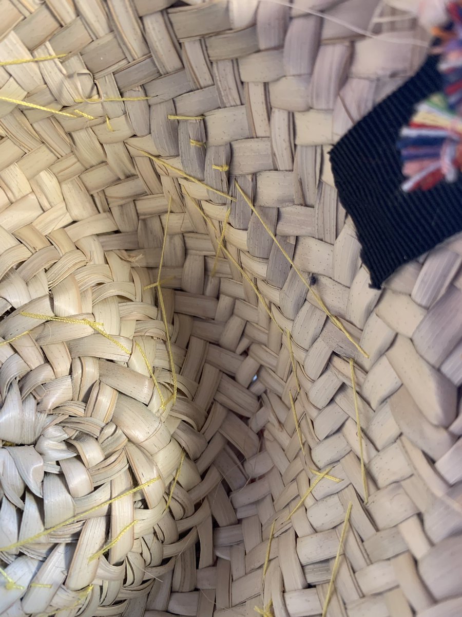 MCreattiva's tweet photo. 🚧Working in progress 🪡🧵to another “coffa” ❤️ sicilian bag! #coffa #coffasiciliana #coffabag #coffasicilianafattaamano #handmade #artigianato #artigianatocreativo #artigianatosiciliano #sicilianart #creattivastyle https://t.co/iMAG61mzhD