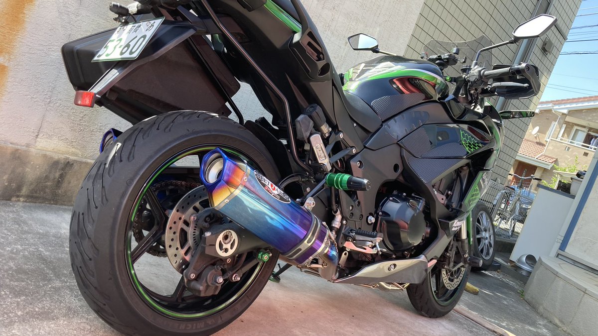 yasu_gunma's tweet image. 立ちゴケ傷のマフラー補修完了🤣🤣🤣

#軽量化
#びぃぃと
#腰が痛い
#サイドスタンドが当たりそう