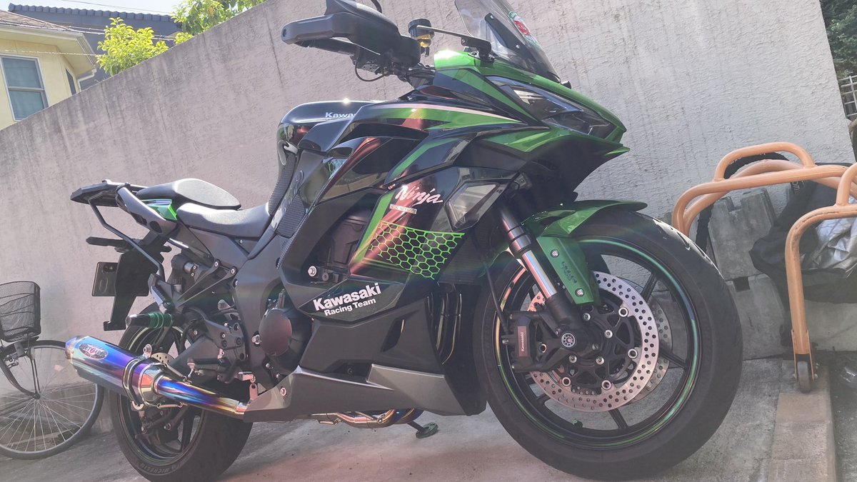 yasu_gunma's tweet image. 立ちゴケ傷のマフラー補修完了🤣🤣🤣

#軽量化
#びぃぃと
#腰が痛い
#サイドスタンドが当たりそう