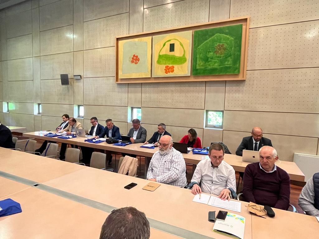 ArivalCV's tweet photo. El viernes #Arival asistió a la Asamblea General de #Arigal que tuvo lugar en Santiago de Compostela en la que se pusieron sobre la mesa la actualidad del sector, así como los asuntos referentes al el ejercicio anterior y las perspectivas del próximo. ✍

@FdAridos @ANEFAridos https://t.co/7bmVijUPe5