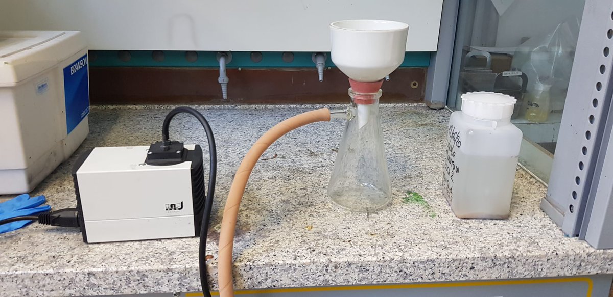 smilingPamPam's tweet photo. Sto defecando...😮💨
Malpensanti😏... è un processo chimico di purificazione di un liquido contenente impurità!😅
Ah...buon pranzo!🤭😜
#LabActivity #Chemistry https://t.co/nR70phTOPR