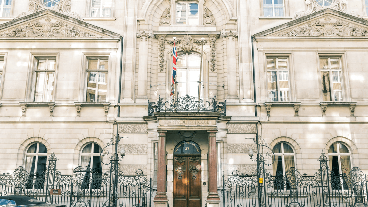 Our #VenueoftheWeek is Dartmouth House Mayfair a beautiful Georgian mansion in the centre of Mayfair! A popular location for weddings, photoshoots and fashion shows. #graysons #mayfair #dartmouthouse #mansion #weddingvenue #photoshoot #londonvenues #eventprofsuk #londonevents