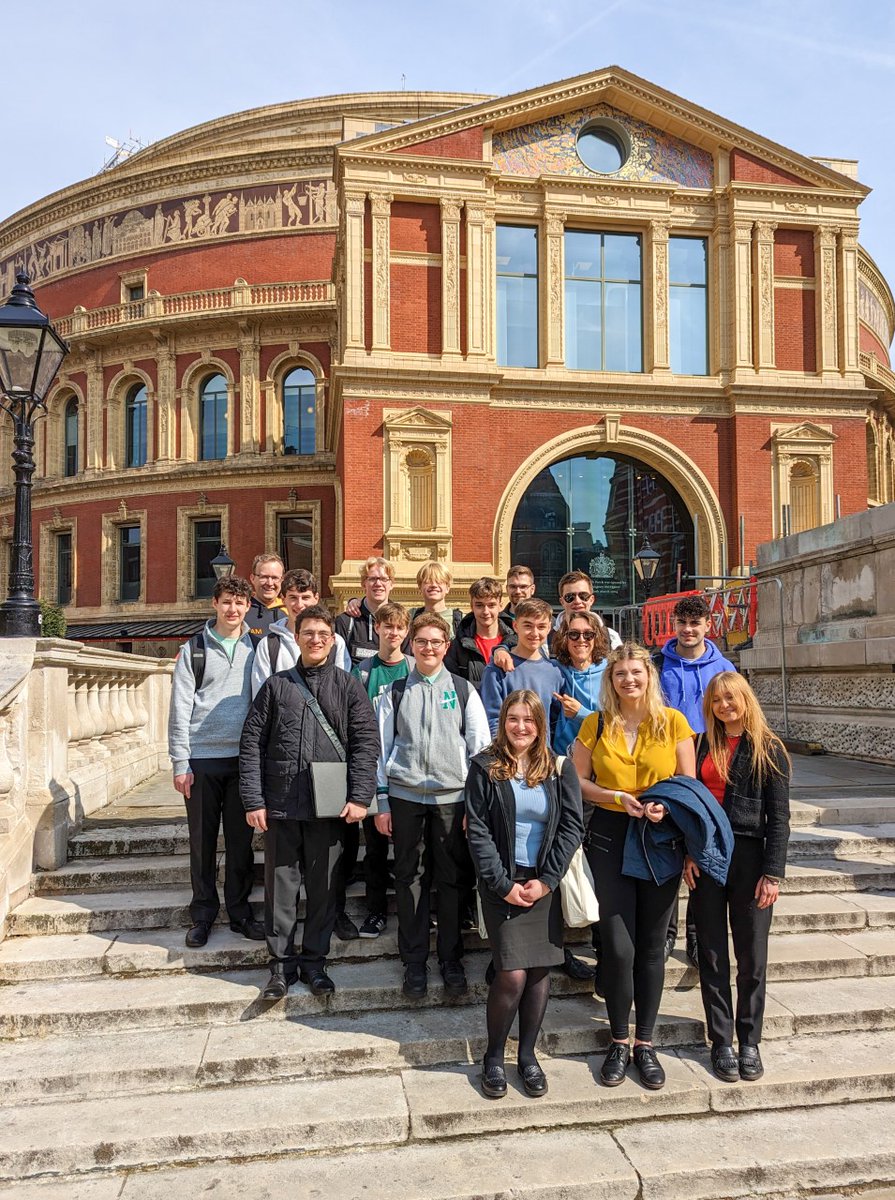 The TBSHS Chamber Choir ventured down to London this weekend to join with musicians from across the county in the Hertfordshire Schools’ Gala Concert 2023. 

Over 100 musicians on stage making a quite wonderful sound. 

Well done to all involved!