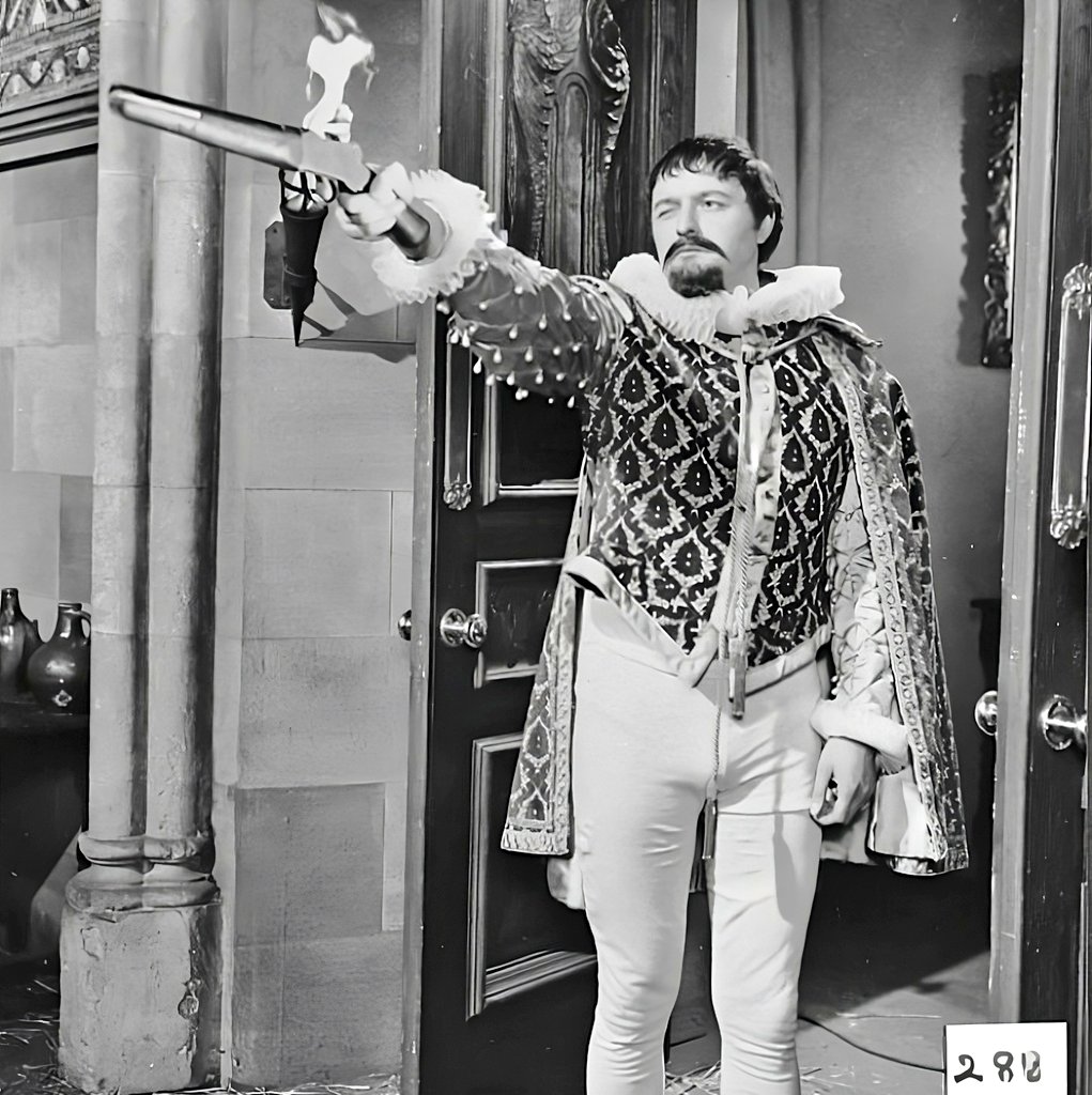 westminstermews's tweet photo. ⚔️🛡 #EscapeInTime by #PhilipLevene, directed by #JohnKrish and #RoyRossotti 🕑 Steed visits the barber - Emma has a close shave! With #PatrickMacnee, #DianaRigg, #PeterBowles & #JudyParfitt https://t.co/qWS9de7kP9