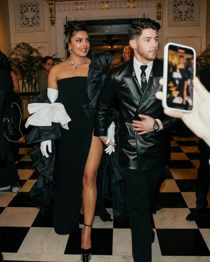 theindianalert's tweet photo. @priyankachopra some beautiful clicks before Met Gala.😍
#PriyankaChopra #MetGala2023 #MetGalaxKUN #NickJonas #bollywoodnews #Hollywood #DailyLeaks https://t.co/jq1hakIOZL
