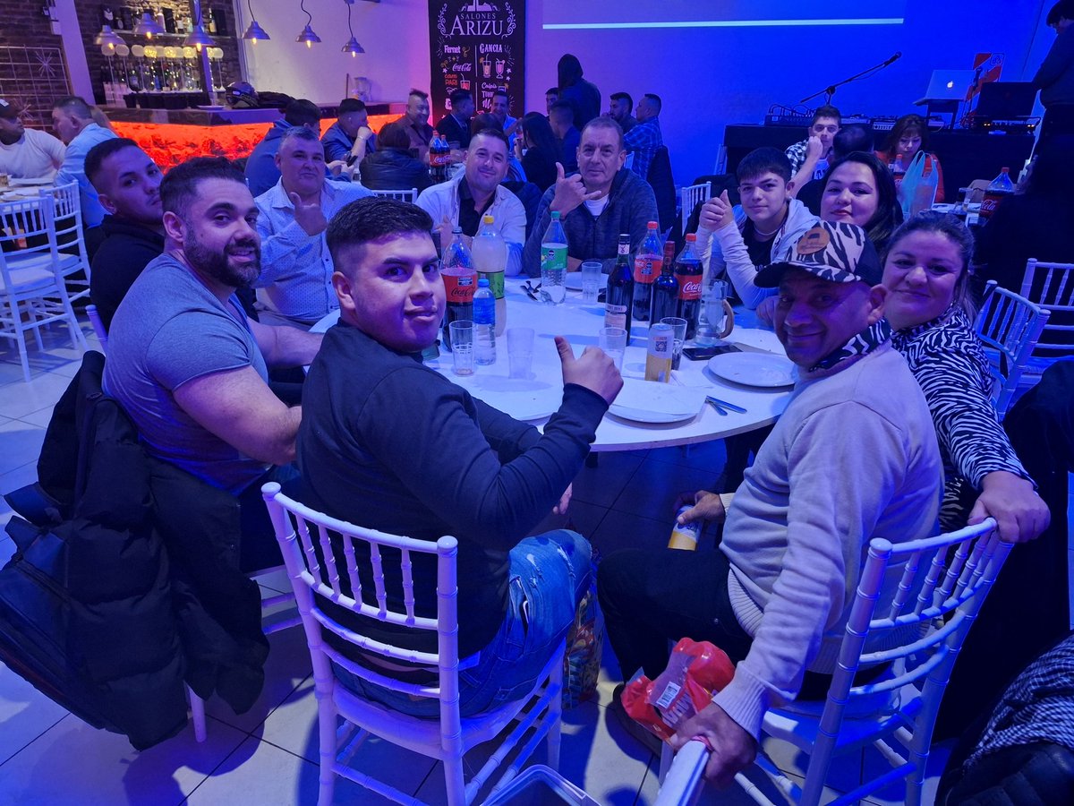SutcapraB's tweet photo. Cena anual del sutcapra B.B más de 140 compañeras/os.  Se festejo el día de nuestra actividad y el 1ro de Mayo. Hubo reconocimientos,premios y sorteos para todos nuestros afiliados. Gracias a todos por participar de este hermoso momento de camaderia. @SutcapraOk @LeandroNazarre https://t.co/fIYtVP3lzN