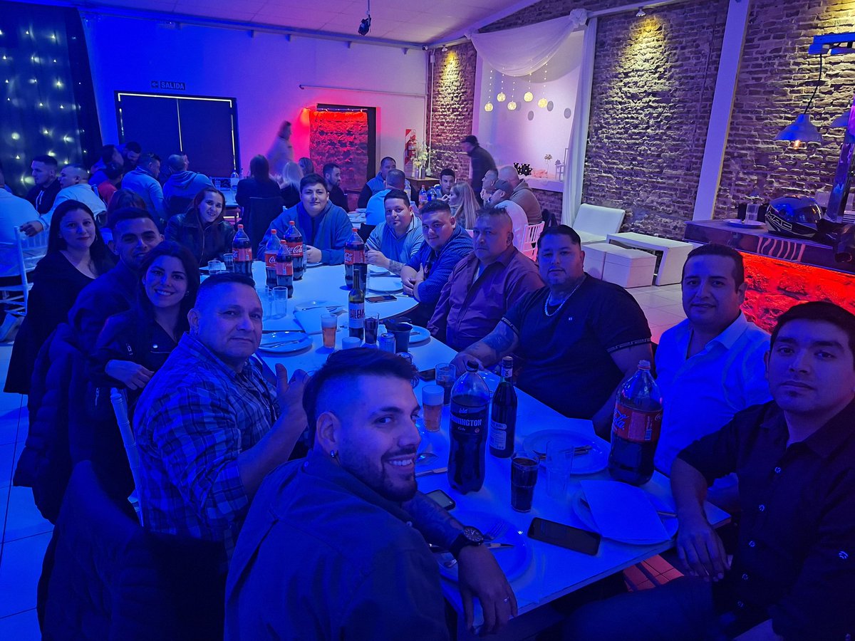SutcapraB's tweet photo. Cena anual del sutcapra B.B más de 140 compañeras/os.  Se festejo el día de nuestra actividad y el 1ro de Mayo. Hubo reconocimientos,premios y sorteos para todos nuestros afiliados. Gracias a todos por participar de este hermoso momento de camaderia. @SutcapraOk @LeandroNazarre https://t.co/fIYtVP3lzN