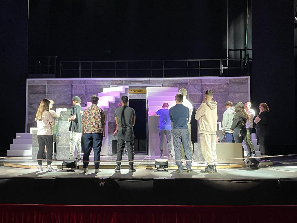 haynes_52stacey's tweet photo. Greatest Days first day of tech at Bromley Churchill Theatre! @greatest_days @churchill_bromley
#greatestdays #greatestdaysmusical #westendshow #takethat #londondirector #director #techrehearsal https://t.co/9JVaLcMj5n