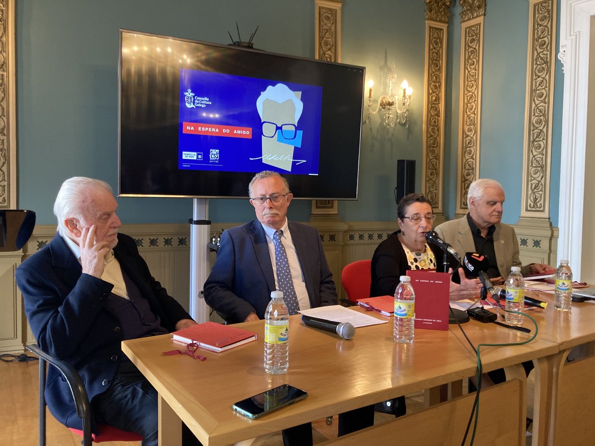 consellocultura's tweet photo. Acabamos de presentar en Vigo a edicion facsimilar de "Na espera do amigo", obra que recolle a personalidade emprendedora e vangardista e a vocación artística de Francisco Fernández del Riego, acompañado dunha serigrafía de #Laxeiro.  #LetrasGalegas23

https://t.co/zToApH5SCB https://t.co/NHELapEJ28
