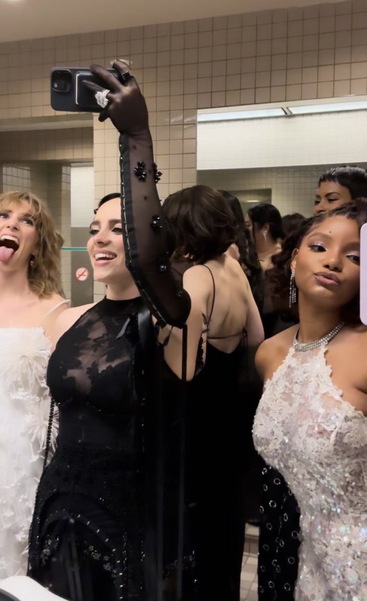 🌪️ on Twitter: "RT @dailymayahawkee: MAYA HAWKE BILLIE EILISH AND HALLE ...