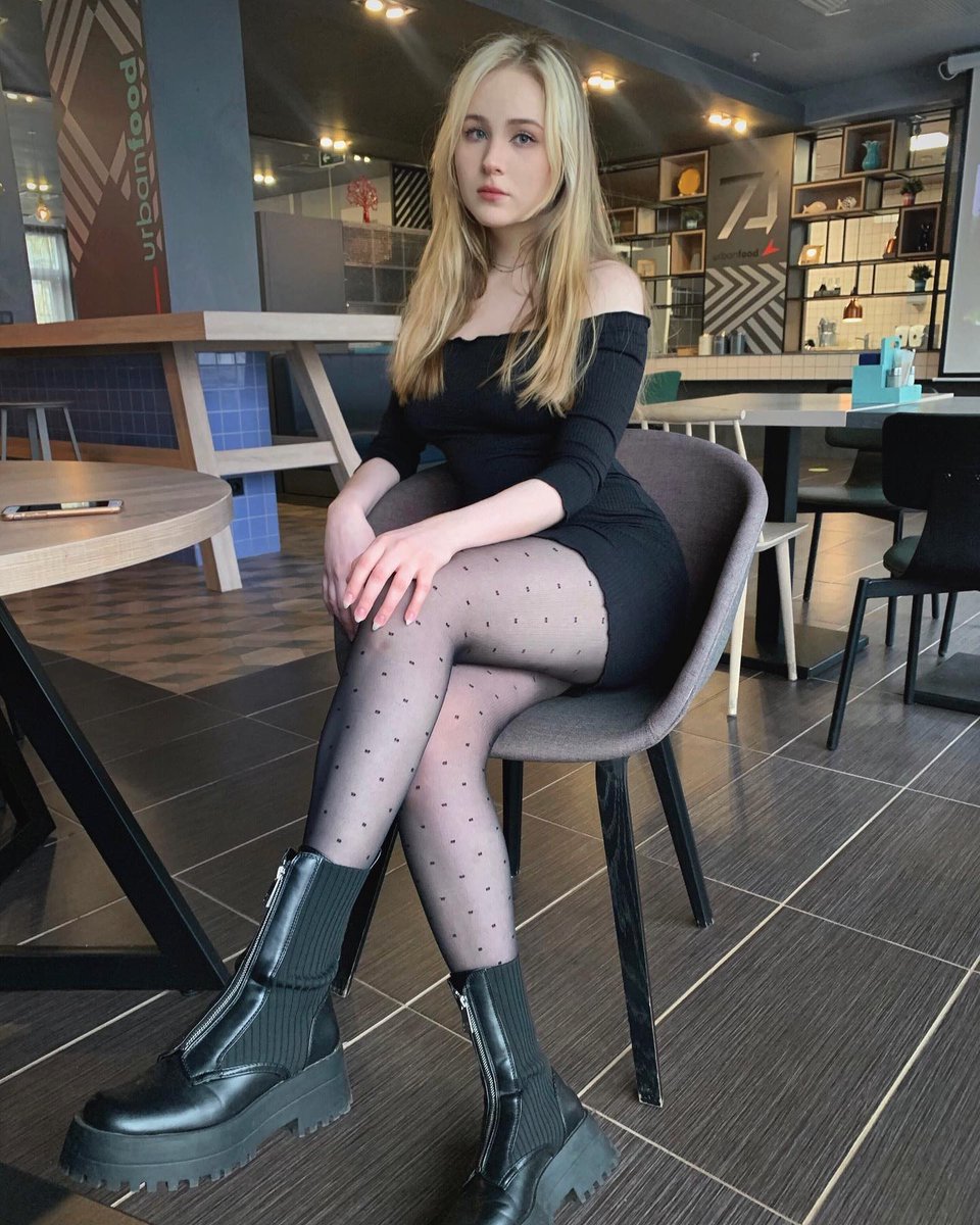 Amateur Pantyhose On Twitter Boots And Patterned Pantyhose