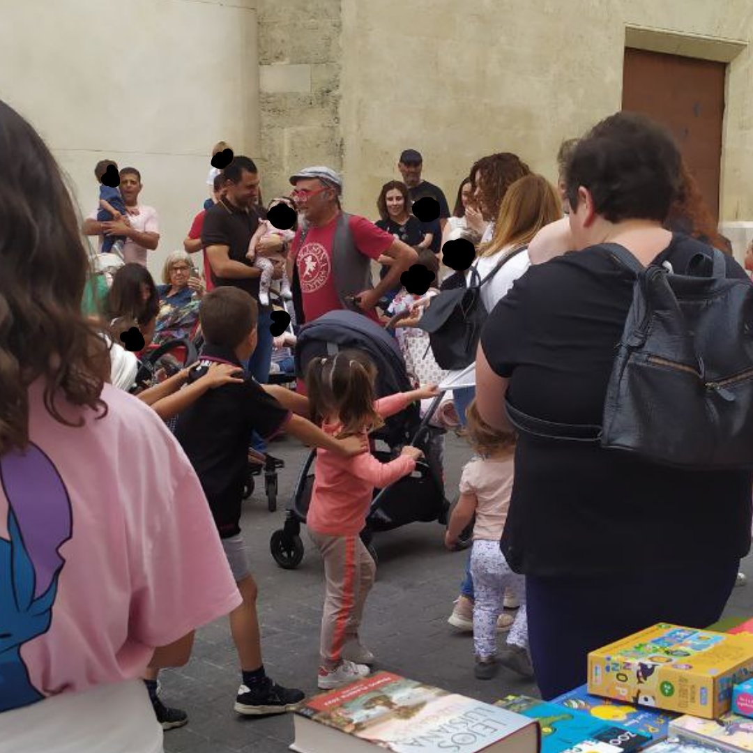 Llibreria La Costera tweet media