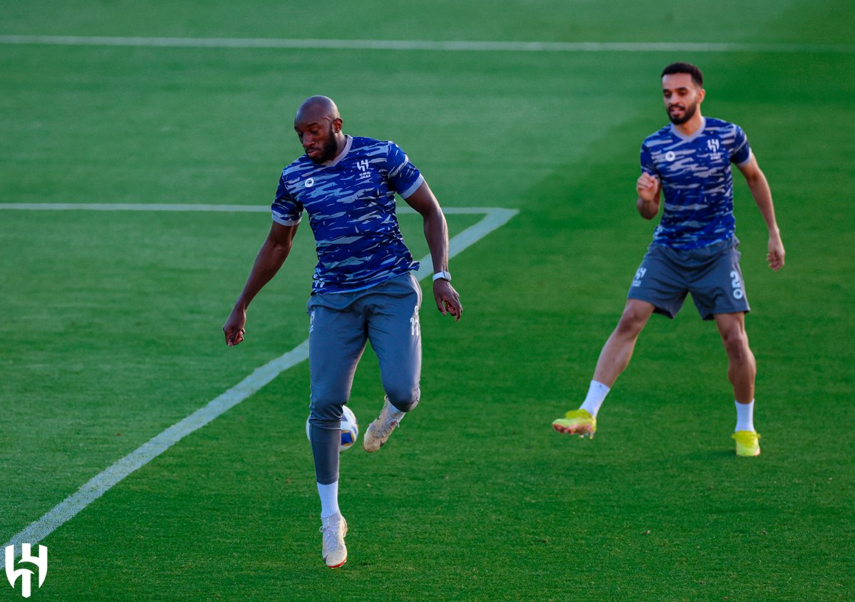 Alhilal_FC's tweet photo. 📸 لإياب النهائي.. نستعـد ونتأهـب ⚽️💙

#الهلال https://t.co/dBWfTy9iN2