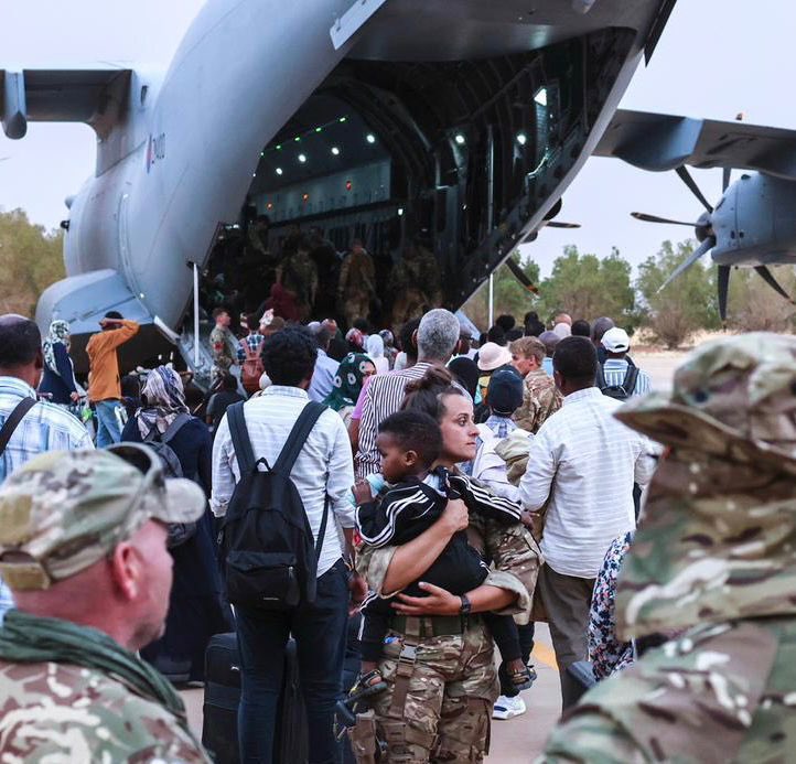 RAF__Police's tweet image. #RAFPolice made a significant contribution to the military operation to help British nationals in Sudan. No.1 Tactical Police &amp;amp; Security Sqn established a passenger screening facility to assist the evacuees. #WeEnable