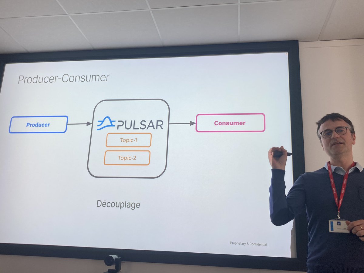 descampsf's tweet photo. Cette semaine, on s’intéresse à @apache_pulsar avec @jak78 chez @AXAJobs_fr #eda #event #apache #RaiseTheBar #AXAGuildeDev https://t.co/tzTFscXQgb