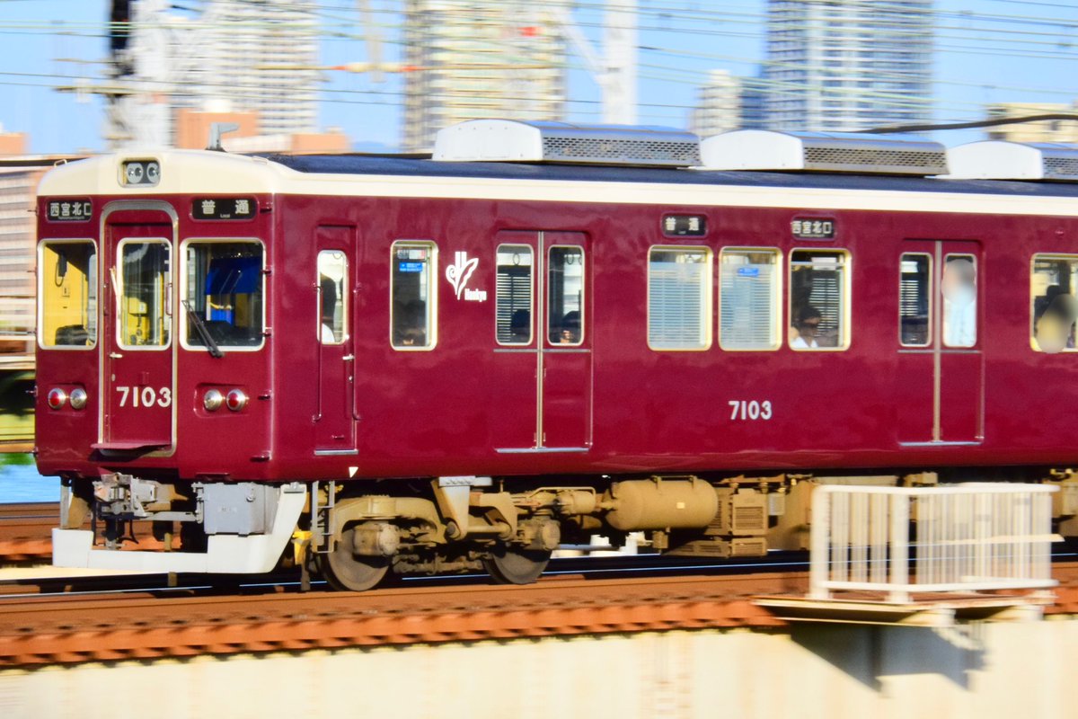 SNOOPY1T0K4's tweet photo. 淀川で良いの撮れました👍
🟥特急新開地 7013f
⬛️普通 大阪梅田 8008f
⬛️普通 西宮北口 7003f
🟨通勤急行 神戸三宮 7000f ✨
#阪急電車 #7013f #8008f #7003f #7000f https://t.co/mojDz2shOR