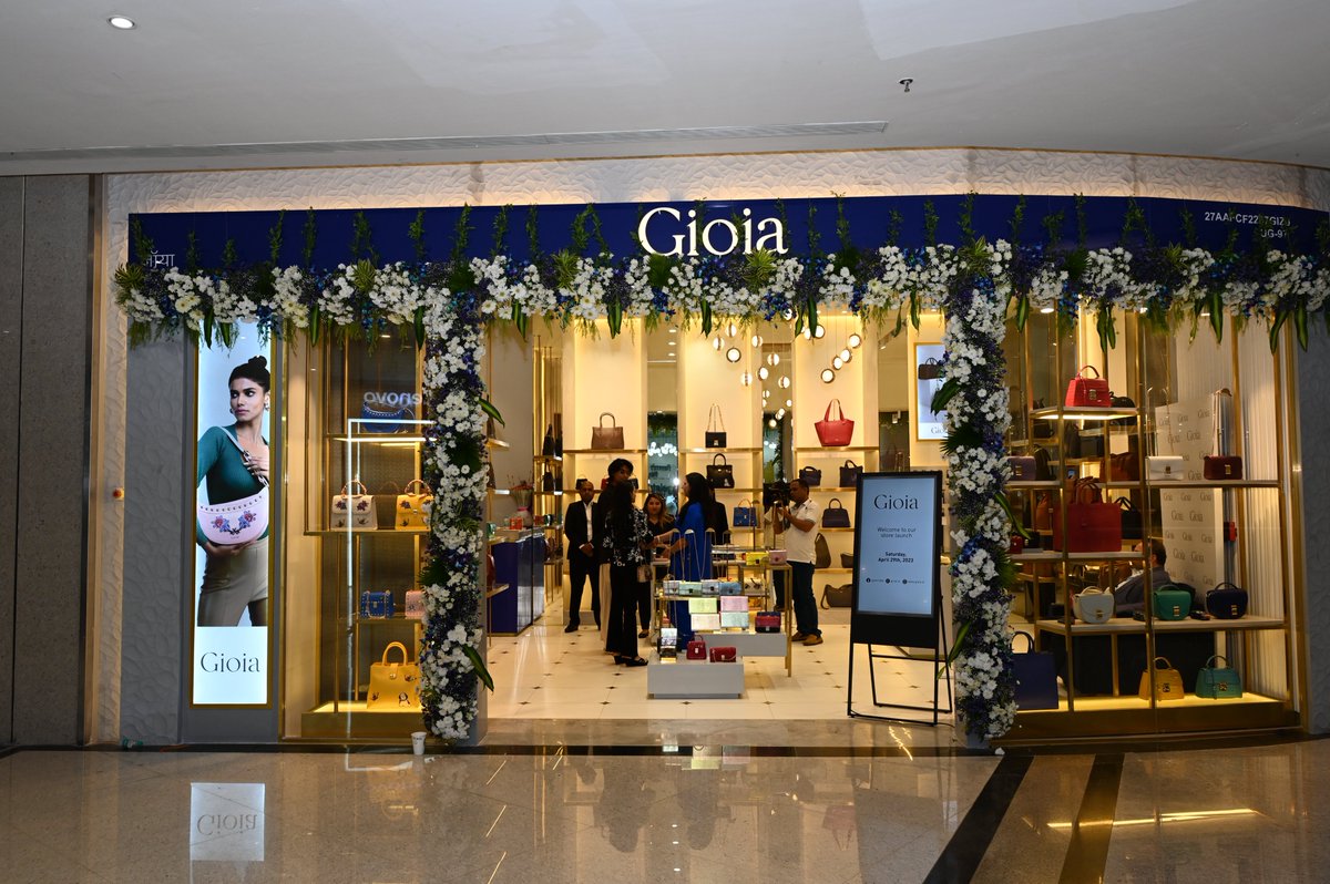 MarketcityKurla's tweet image. The wait is over as the newest addition to the #PhoenixMarketcity family has arrived with a bang! Gioia, the latest gem, has officially launched! ​

Head over to #MarketcityMumbai now and treat yourself to the dazzling world of Gioia.​

#MarketcityFashion #Styles #Trends