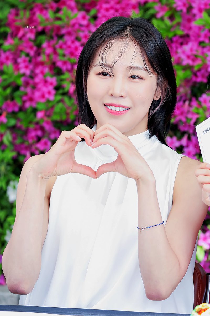 氷•얼음 tweet media