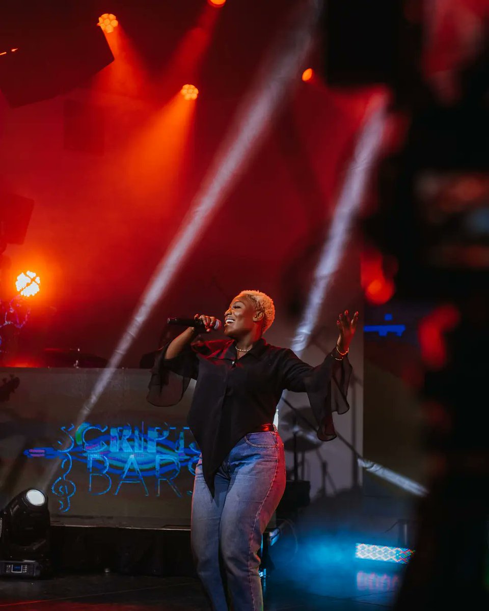 scriptsandbars's tweet image. Tahle We Dzinza owning the stage as she performs &apos;Ghost town &apos; from her VIRAGO project. 

#ScriptsandBars #CreativeAccelerator #Disrupt