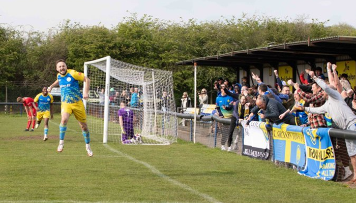 petermannwriter's tweet photo. Tonight sees the final of the @NottsFA Senior Cup, so @SportNottm caught up with @CTFC1904 co-manager #MarkHarvey as they look to finish a tough season, with a successful defence - read interview via https://t.co/jNei2pTSjt #nonleague #nottsfa #cupfinal @CarltonFans https://t.co/nxVJ8cULfd