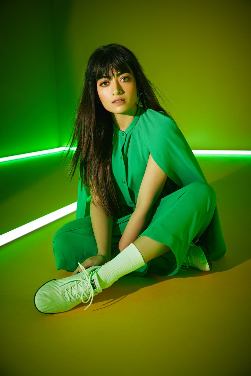 BenchMarkOffl's tweet photo. Did someone just say ‘cool breeze’? We heard you!! @iamRashmika giving a cool pose for the launch of Spring Summer Collection 2023 by Onitsuka Tiger
Which look of hers is your favourite?
#rashmikamandanna #onitsukatiger #benchmarktalent https://t.co/45KjWuvwwe