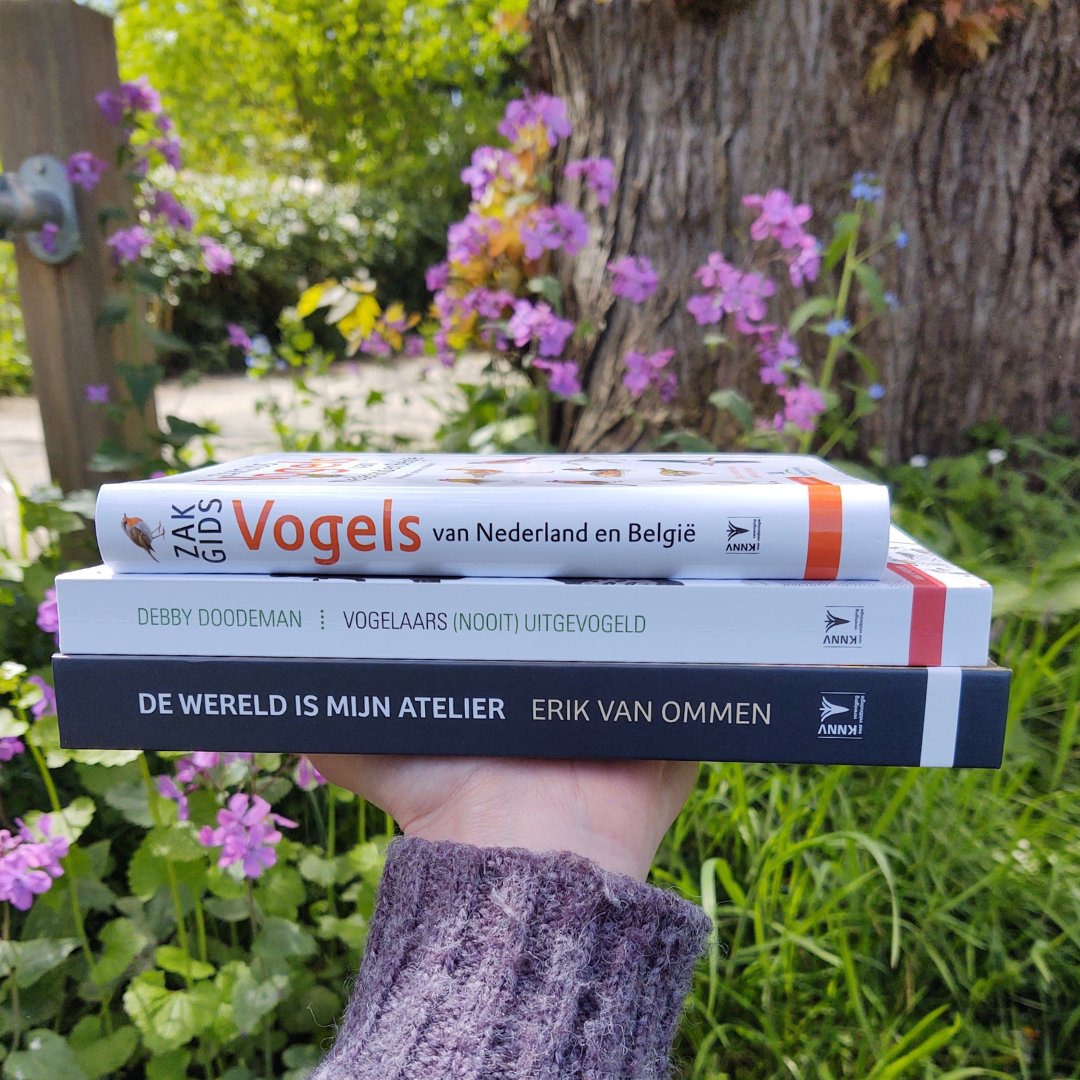 KNNVUitgeverij's tweet image. Morgen start de #NationaleVogelweek. De komende week organiseert @vogelnieuws allerlei vogelexcursies. Krijg je geen genoeg van vogels? Gelukkig kunnen we ook over vogels lezen 🐦
➡️knnvuitgeverij.nl/artikelen/voge…
@FOGOL @erikvanommen @ElwinvanderKolk @luchoogenstein