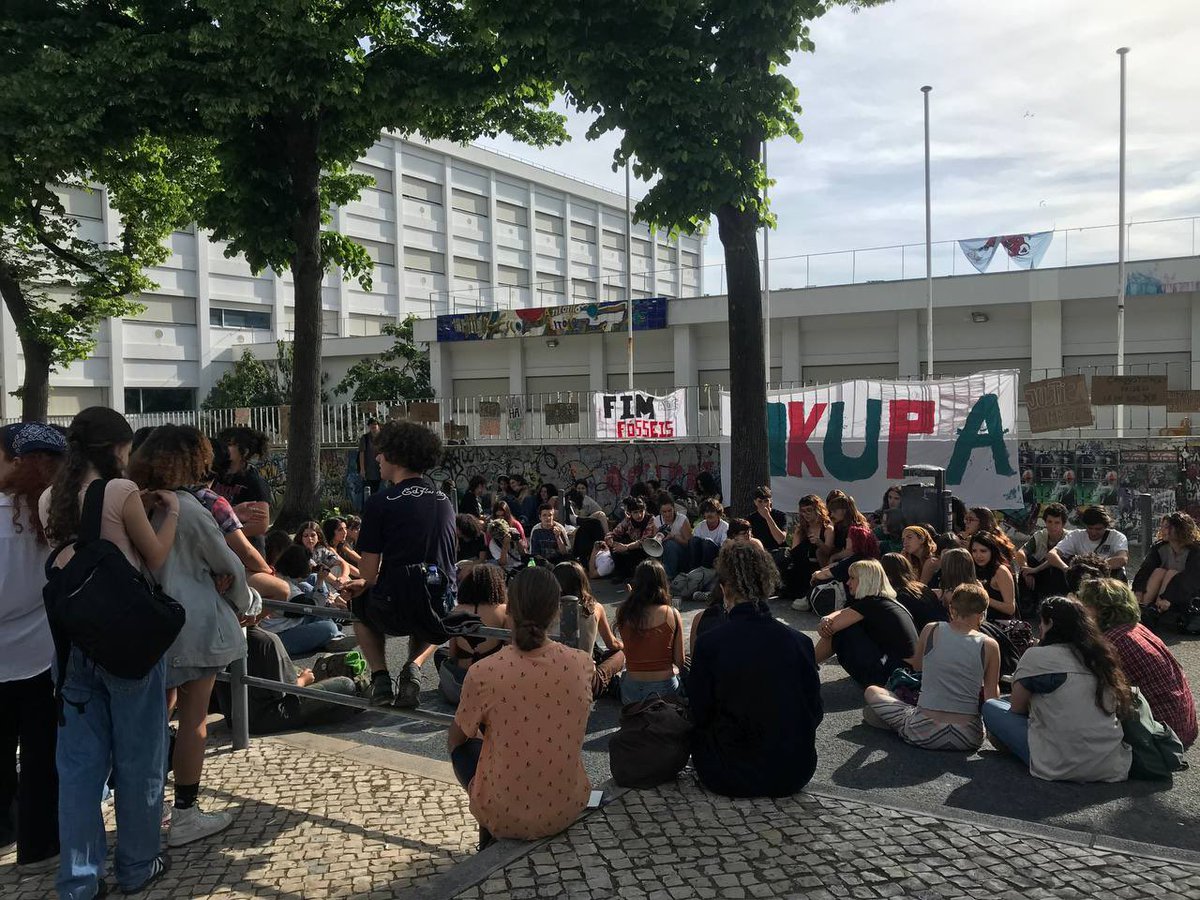 endfossil's tweet image. 🌎 OCCUPATION WAVE 🌎
✊ Simultaneous student occupations in the UK, Spain, Portugal, Belgium, and Germany. And more to come…
🔥 In the spirit of May ‘68, we are rising up in resistance to fossil capitalism and the destruction of our life support systems.
The time is now‼️…
