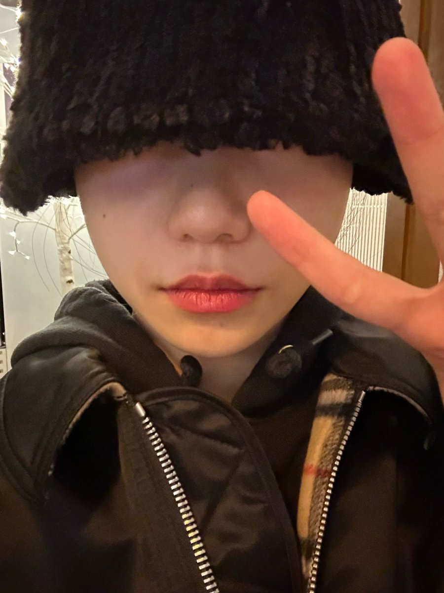 JOYURI_011022's tweet photo. 올블랙강아지 사진 떳다 !!! https://t.co/c81qX9DON9