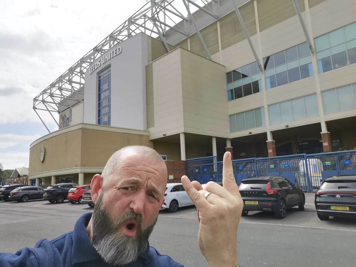 simonlufcrich69's tweet photo. No sign of #Bigsam yet #ellandroad #lufc #Mot https://t.co/eymlZc85ZV