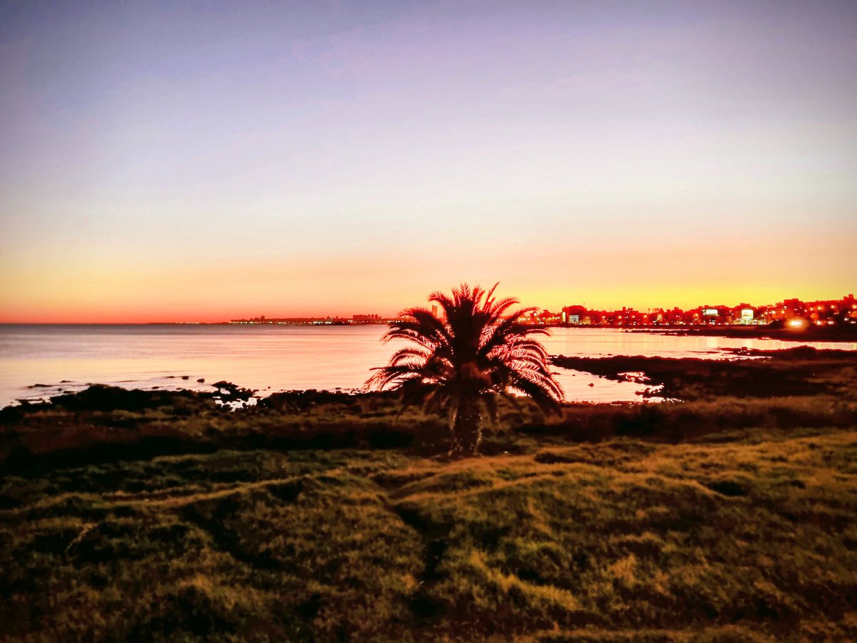 Excellenceuy's tweet photo. La belleza de Uruguay cada día nos sorprende en cada rincón con sus paisajes naturales. Atardeceres mágicos como este para disfrutar todo el año. https://t.co/yvz3toSftK