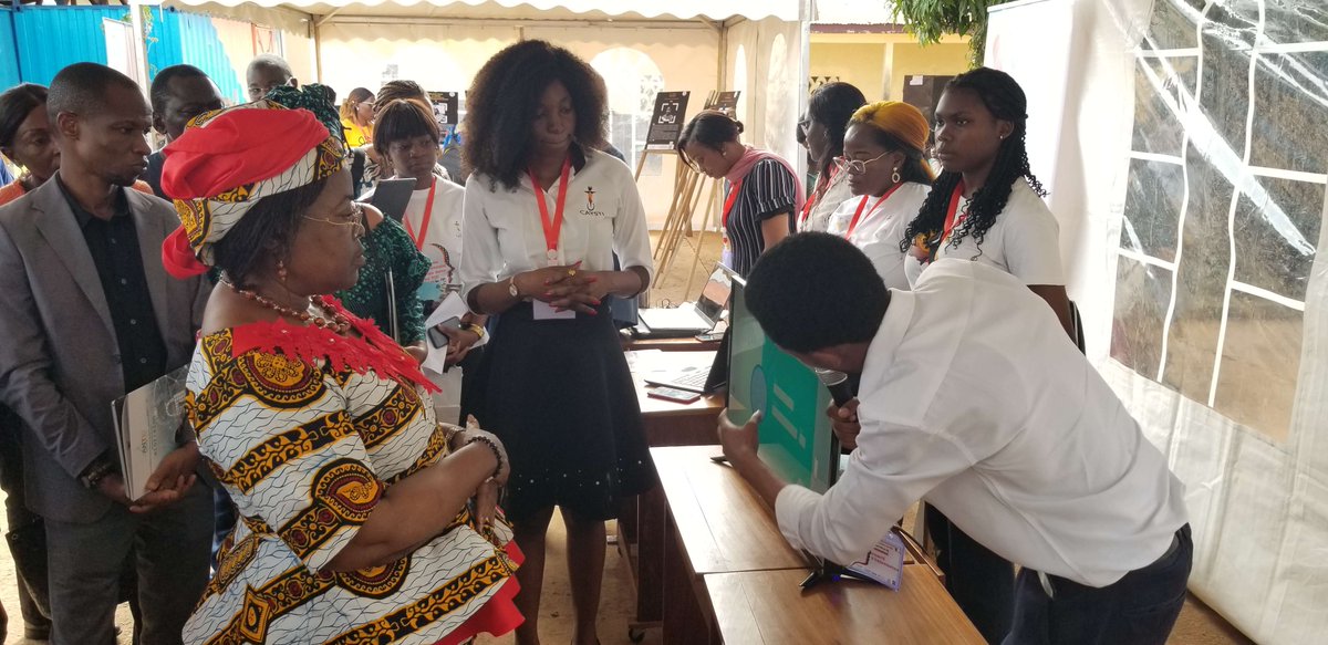 hive_techs's tweet photo. A l'occasion de la Journée Internationale de la Jeune Fille dans les TIC qui s'est tenue le 27 Avril dernier à Yaoundé nous avons eu l'honneur de presenter notre projet intitulé "My Virtual School".
#Caysti #IFC #OnuFemmes #UNICEF #UNESCO
#MINPOSTEL #TechWomenFactory #codage https://t.co/44rC23iTTx