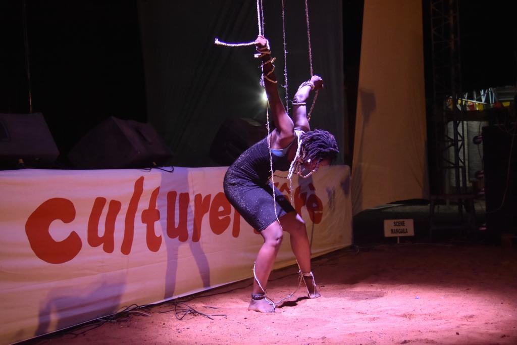CCK || La danseuse contemporaine malienne, Bibata I. Maiga, a émerveillé le public avec son spectacle: « Pure merveille » lors de la Rentrée Culturelle 2023-2024 du Centre Culturel Kôrè de Ségou.
Bravo à l’artiste.