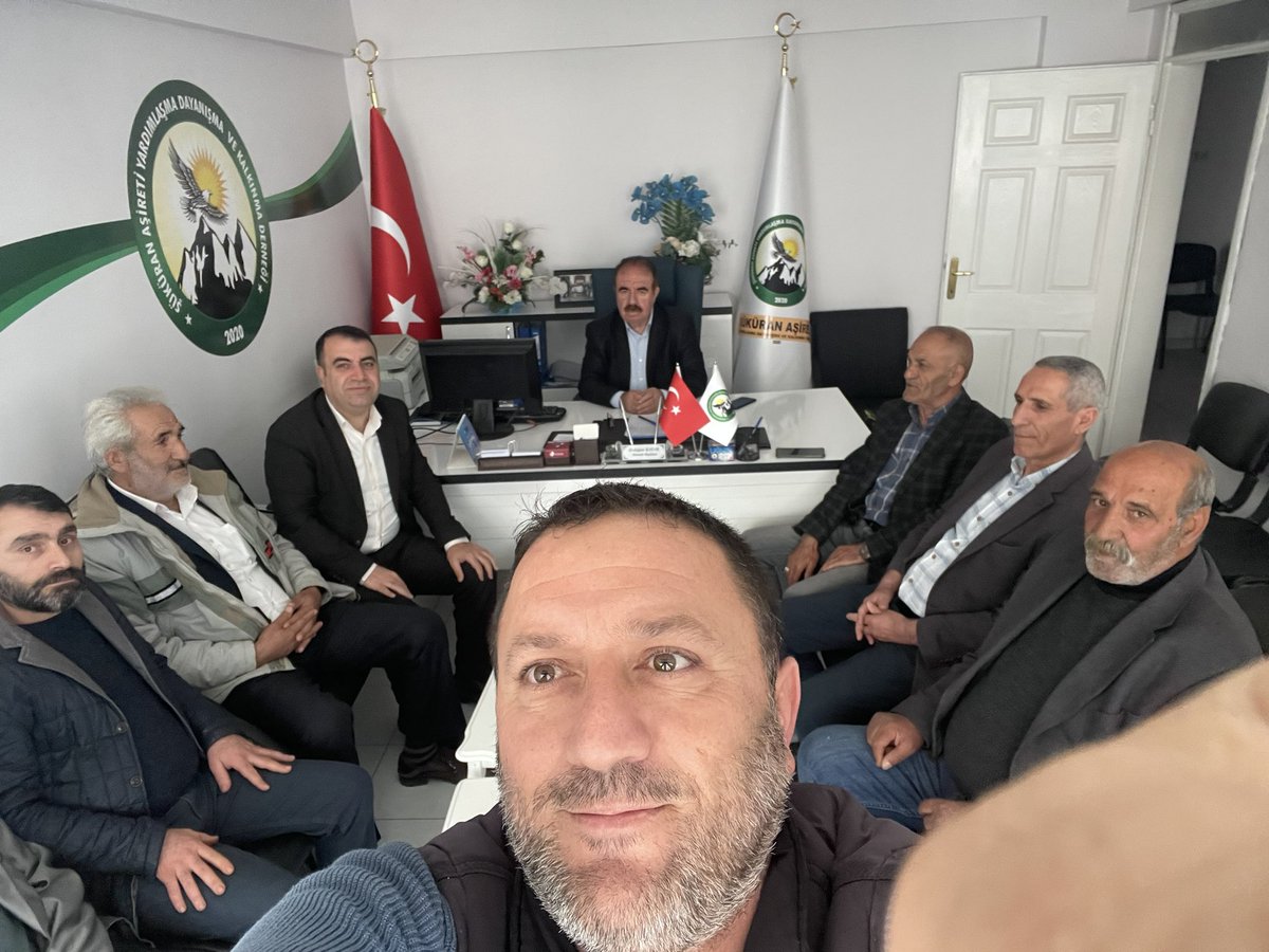 seyitahmetgunn's tweet photo. Mensubu olduğum ŞÜKRAN AŞİRETİ YARDIMLAŞMA ve DAYANIŞMA KALKINMA DERNEĞİ'mizin BİNGÖL merkezimiz olan BİNGÖL ŞÜKRAN AŞİRETİ Dernek başkanımız sayın ERDOĞAN BAYAR ve yönetimini ziyarette bulunduk. Nazik misafirperverliğinden dolayı teşekkür ederiz. GÜN BİRLİK VE BERABERLİK GÜNÜDÜR https://t.co/OFGFXDOO7I
