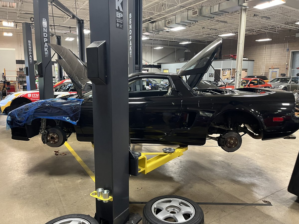 _SHDZ2's tweet photo. Another day in the shop, it’s incredible to be like a kid in a candy store every single day. Here are some NSX love to start your day.🙏 https://t.co/jHng2jmYeX