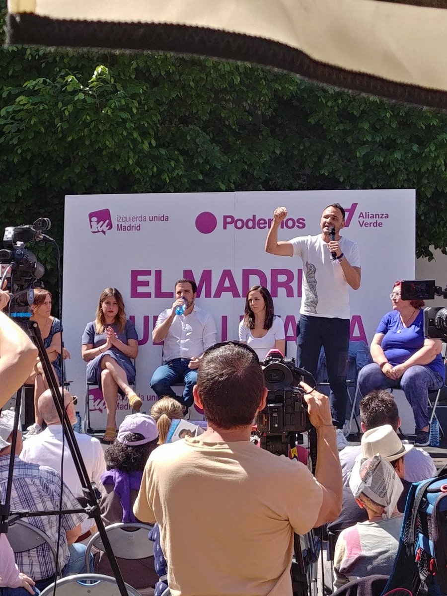PODEMOSChamartn's tweet photo. El Madrid que se levanta. Escuchando las propuestas de nuestros candidatos al Ayto y la Comunidad. Porque claro que #SiSePuede #TransformarMadrid; siempre trabajando por un Madrid mejor!! 💜❤️💪🏽 https://t.co/zDtgzkWq9U