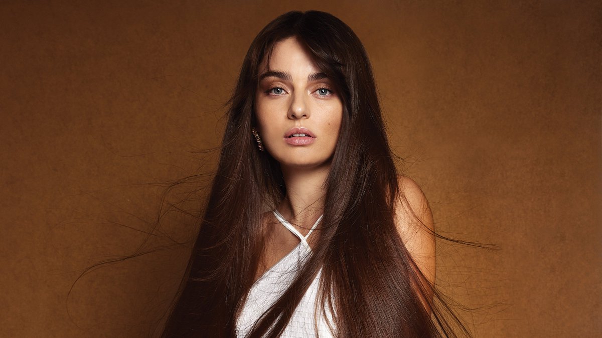 AdbaTv's tweet photo. #AyçaAyşinTuran, MAG Mayıs sayısına konuk oldu!
Oyuncu, dergiye verdiği röportajda "Bazen karşımdakini kırmamak için birçok şeyi içime atıyorum ve bu daha sonra bende keskin kopuşlara sebep oluyor." dedi.
🔗https://t.co/yBVkFb8NN8 https://t.co/9aVt0E0ONg