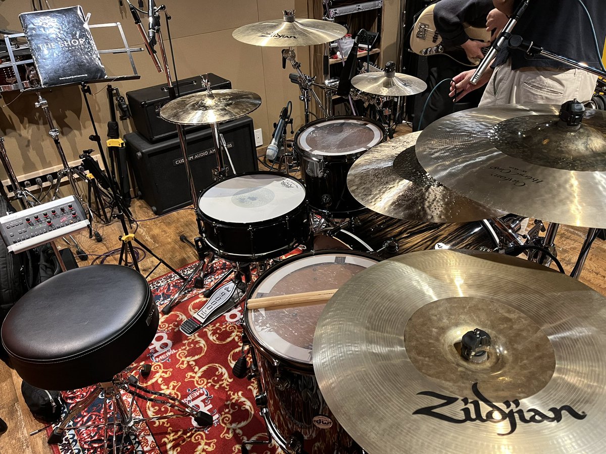 yuhi_tai's tweet photo. レコーディング現場でした🥁
お借りしたDWのセット、録り音最高で欲しくなりました…。

本日もありがとうございました◎

#LERNI #zildjian #dw https://t.co/hqe8GZlCpX