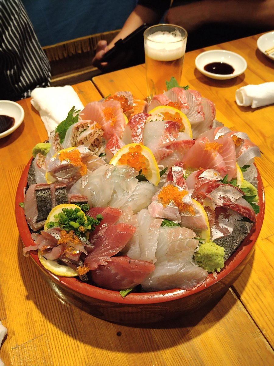 ym4123's tweet photo. 夜の魚屋さん久々、うまい！ https://t.co/99YEo88rVW