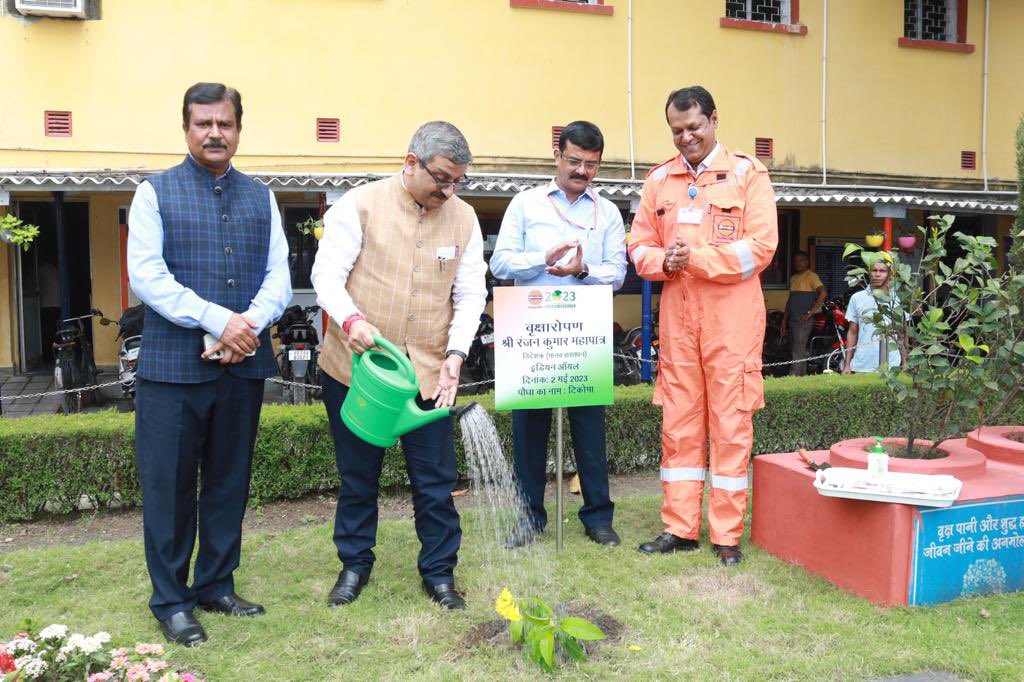 My first exposure to #IndianOil! In 1986 when I joined, was #Siliguri, where we were sent for training. Today, during my visit to Siliguri Terminal, I was filled with emotions & nostalgia. Interacted with #IOCians, stressed upon 3E’s: #Empathize, #Engage & #Empower