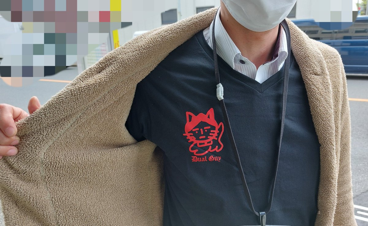 DualGuy's tweet photo. 4月29日のライブで既に完売してしまったのですがDual GuyのオリジナルTシャツを買って頂いた方から写真を頂き掲載許可を貰ったので載せます(*^^*)
購入ありがとうございます(*^^*)
わざわざ着て撮ってくださって(*^^*) https://t.co/Ovu5HtHQr9