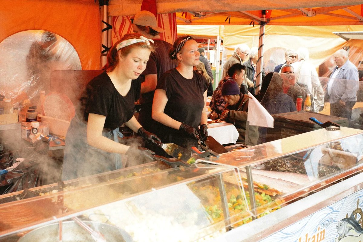NeptuneApartme2's tweet photo. Get ready for the ultimate #CheltFoodFest experience at #NeptuneApartments!β¨
Easy access to all the action, plus a peaceful retreat to relax in. Book now and indulge in food stalls, wine tasting, live music, street theatre, and masterclasses https://t.co/qFK677Gxza
#LuxuryStay https://t.co/TyxFiB2AMo