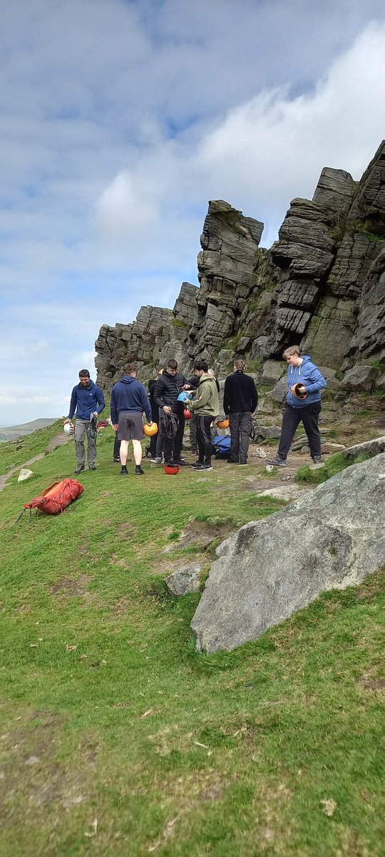 PSmarpleSFC's tweet photo. Today's classroom for Marple UPS students. First activity of the day climbing at Windgather https://t.co/b1d6LHAu9S