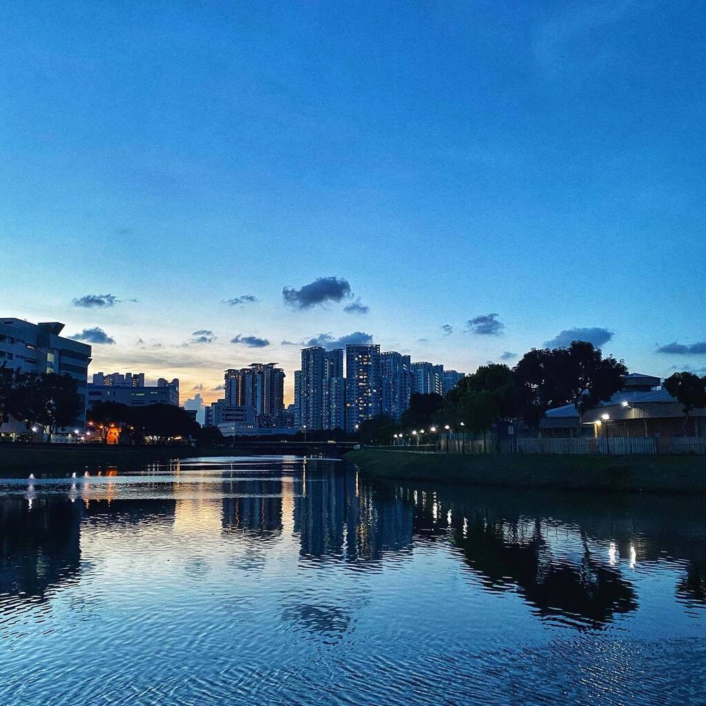 《近黄昏》Close to Dusk ~ Forever ~ is composed of Nows” ~ Emily Dickinson #photooftheday